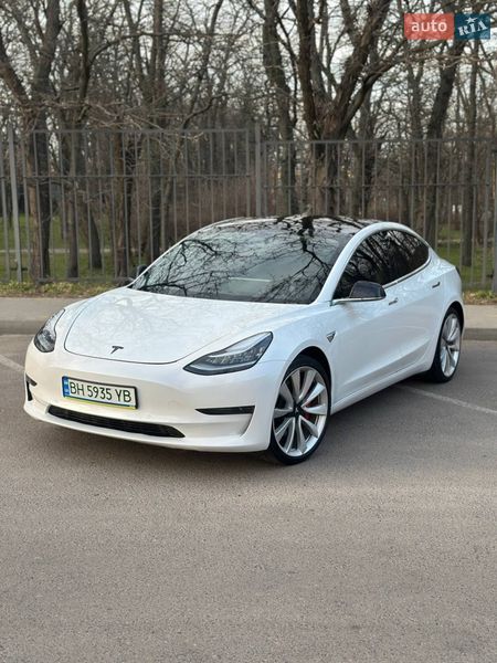 Седан Tesla Model 3 2019 в Одесі