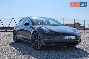 Седан Tesla Model 3 2020 в Березному