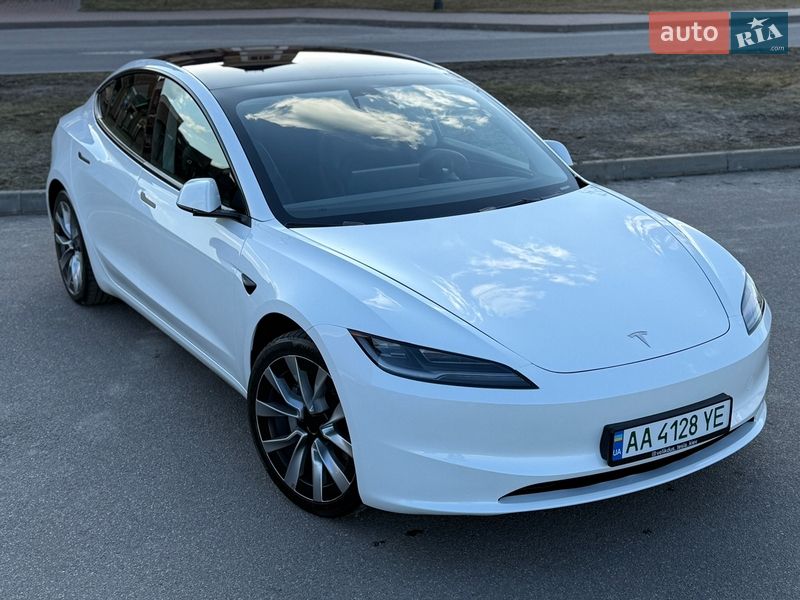 Седан Tesla Model 3 2024 в Києві