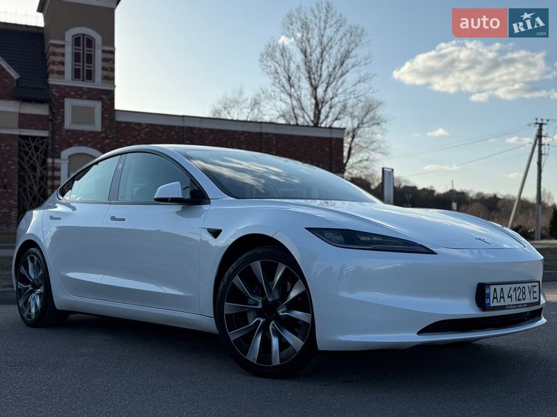 Седан Tesla Model 3 2024 в Києві