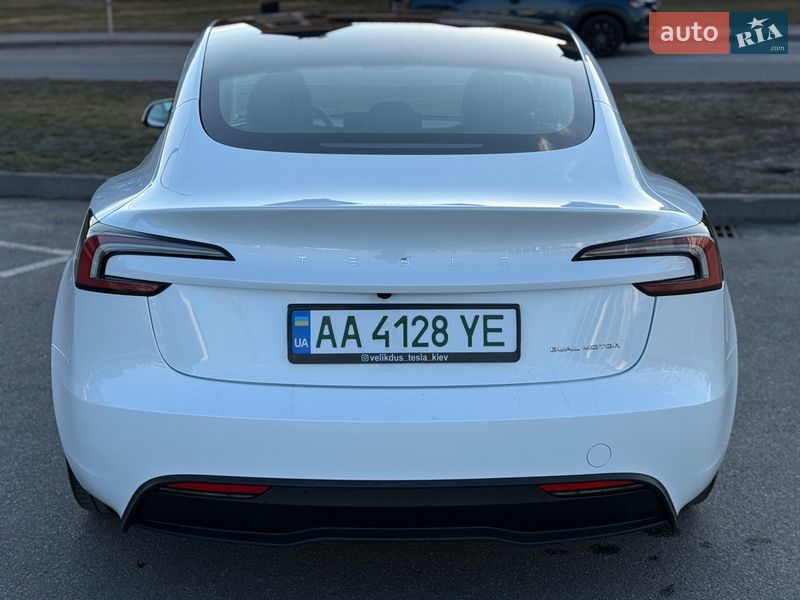 Седан Tesla Model 3 2024 в Києві