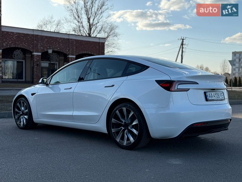Седан Tesla Model 3 2024 в Києві