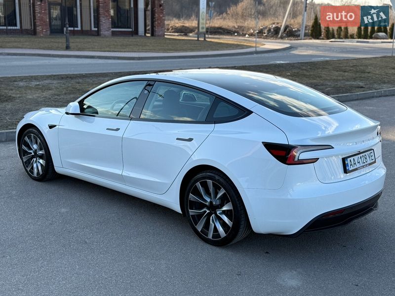 Седан Tesla Model 3 2024 в Києві