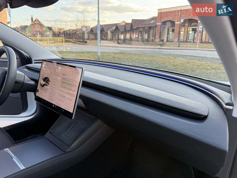 Седан Tesla Model 3 2024 в Києві