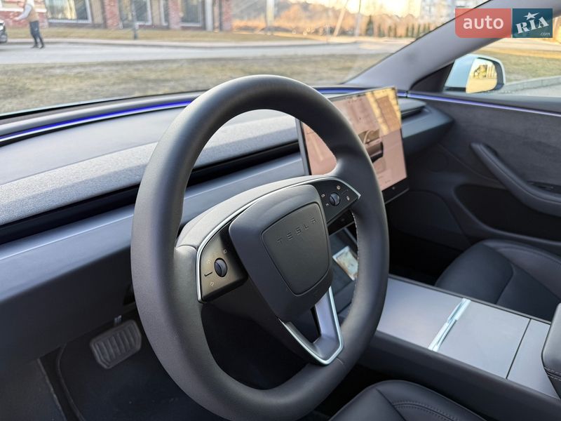 Седан Tesla Model 3 2024 в Києві