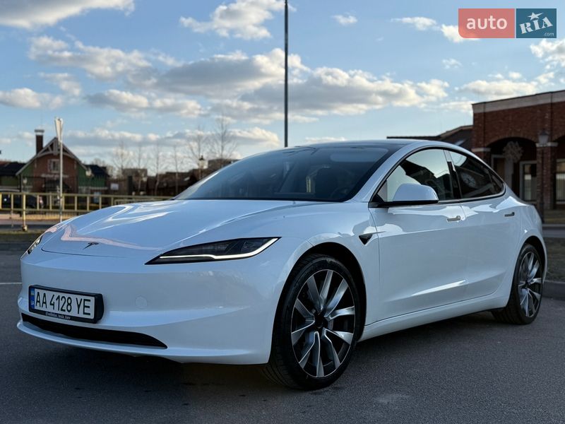 Седан Tesla Model 3 2024 в Києві