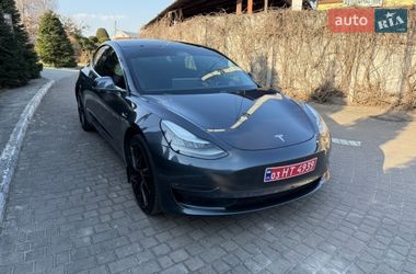 Седан Tesla Model 3 2019 в Львові