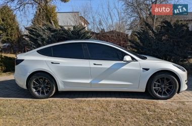 Седан Tesla Model 3 2023 в Львове