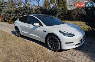 Седан Tesla Model 3 2023 в Львове