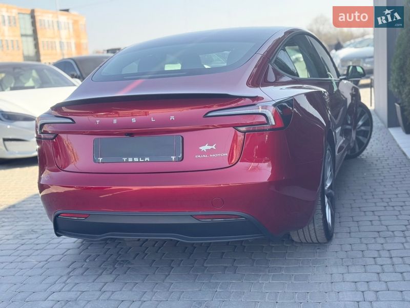 Седан Tesla Model 3 2024 в Ивано-Франковске