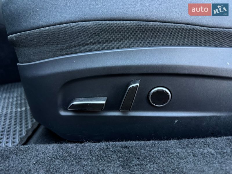 Седан Tesla Model 3 2024 в Ивано-Франковске