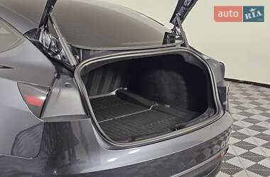 Седан Tesla Model 3 2025 в Львове