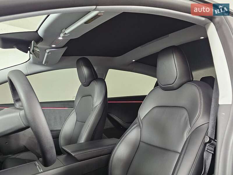 Седан Tesla Model 3 2025 в Львове
