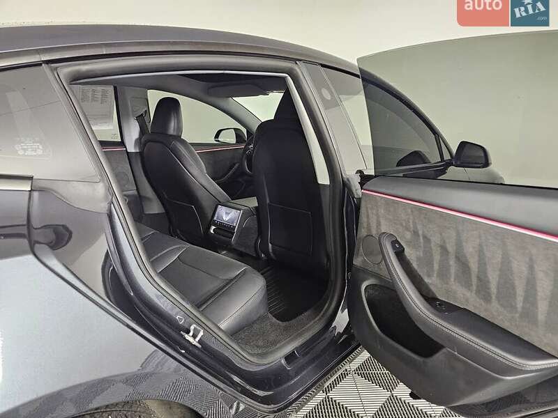 Седан Tesla Model 3 2025 в Львове