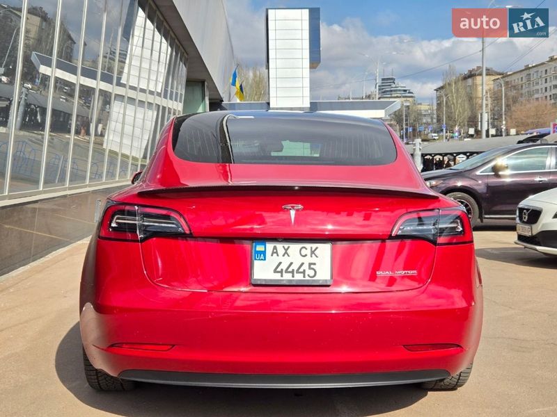 Седан Tesla Model 3 2019 в Киеве
