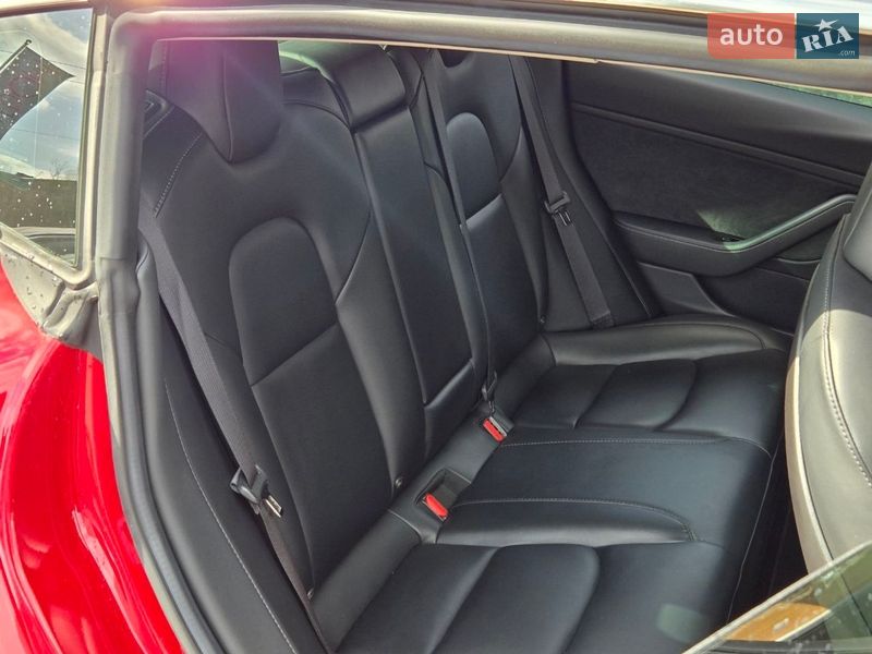 Седан Tesla Model 3 2019 в Киеве