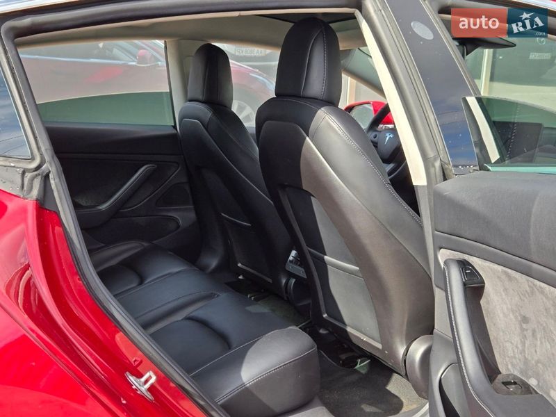Седан Tesla Model 3 2019 в Киеве