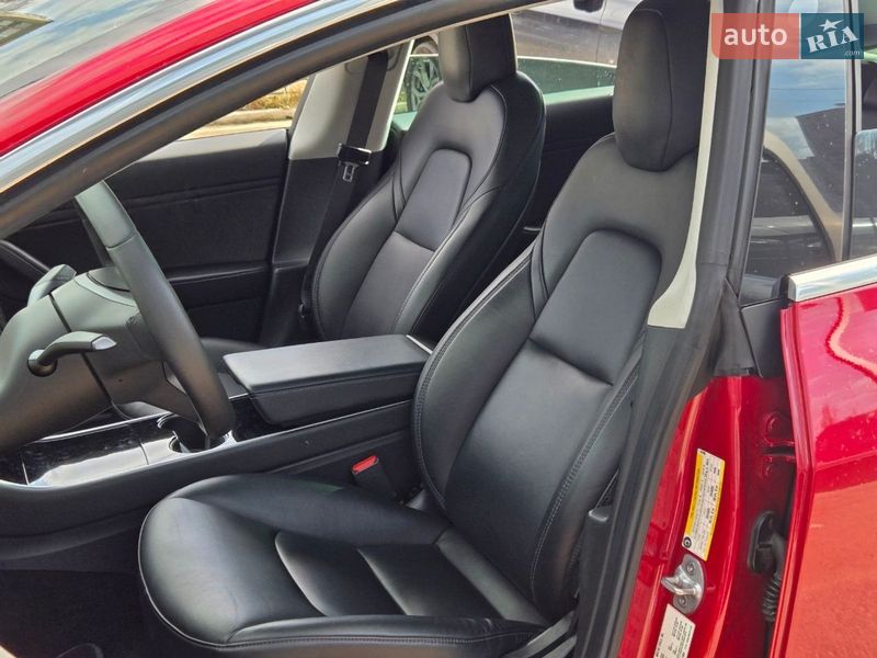 Седан Tesla Model 3 2019 в Киеве