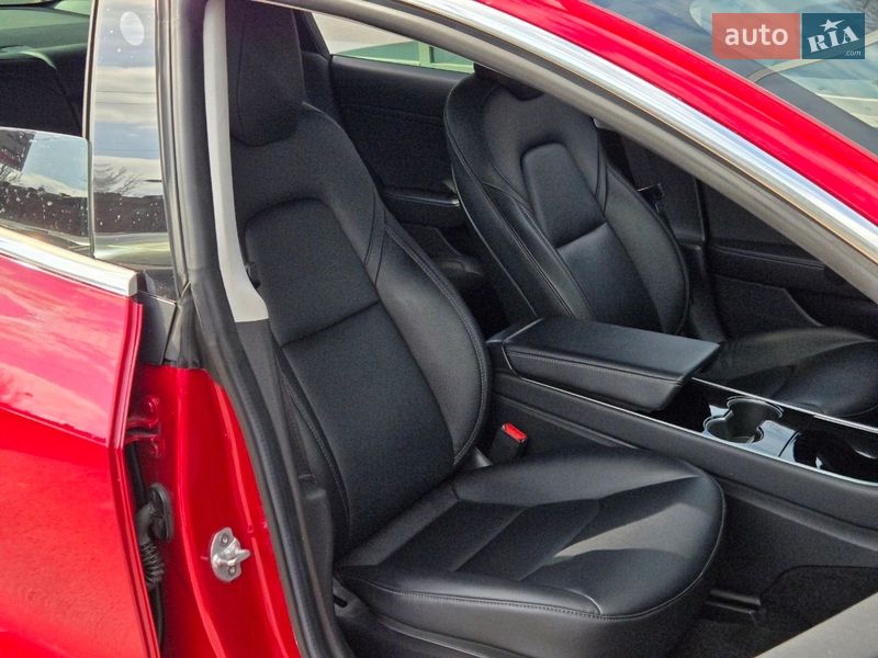 Седан Tesla Model 3 2019 в Киеве