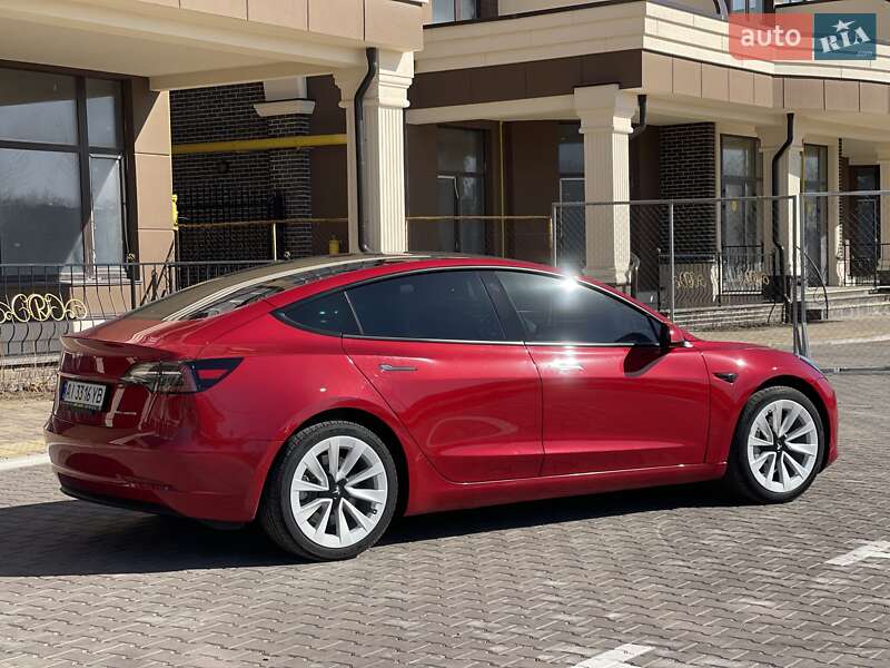 Седан Tesla Model 3 2022 в Киеве