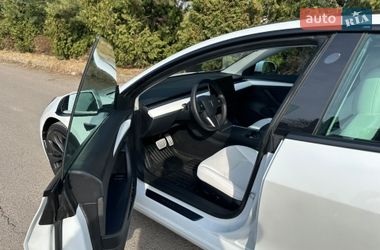 Седан Tesla Model 3 2022 в Ровно