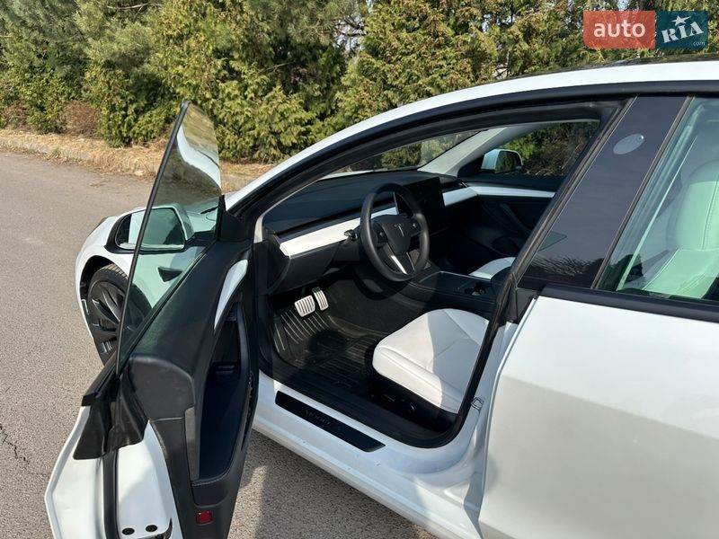 Седан Tesla Model 3 2022 в Ровно