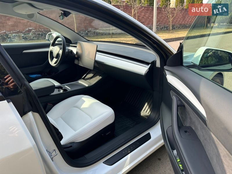 Седан Tesla Model 3 2022 в Ровно