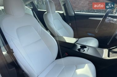 Седан Tesla Model 3 2022 в Ровно