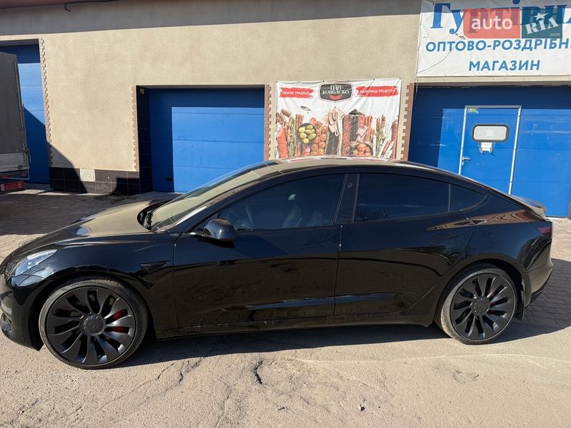 Седан Tesla Model 3 2023 в Киеве