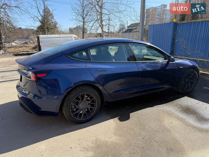 Седан Tesla Model 3 2024 в Києві