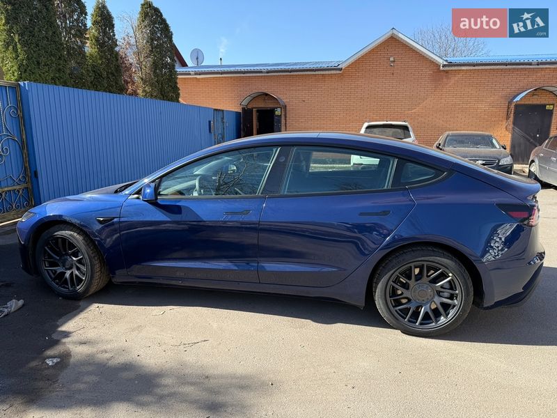 Седан Tesla Model 3 2024 в Києві