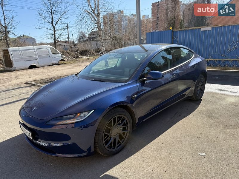 Седан Tesla Model 3 2024 в Києві