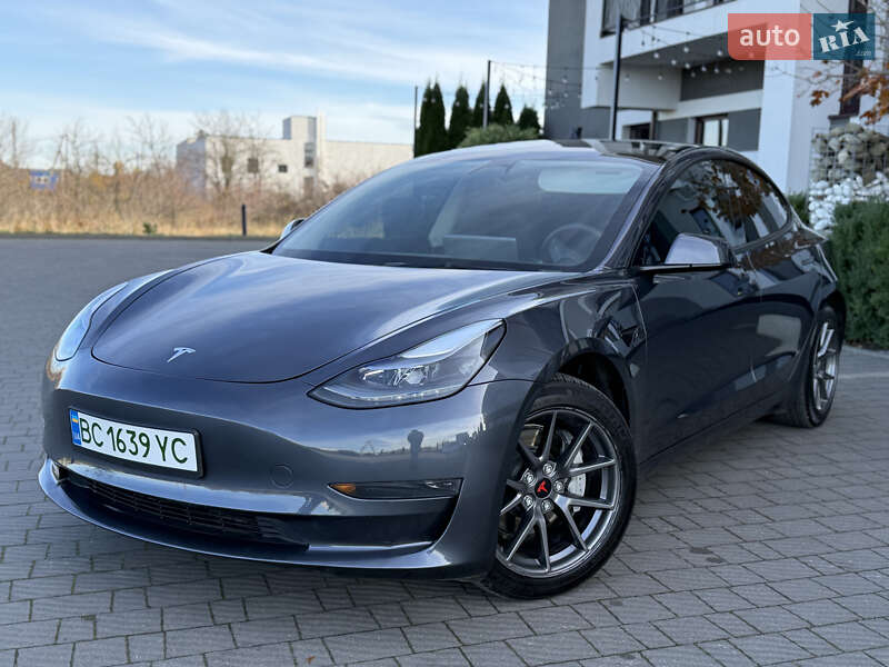 Седан Tesla Model 3 2023 в Стрию