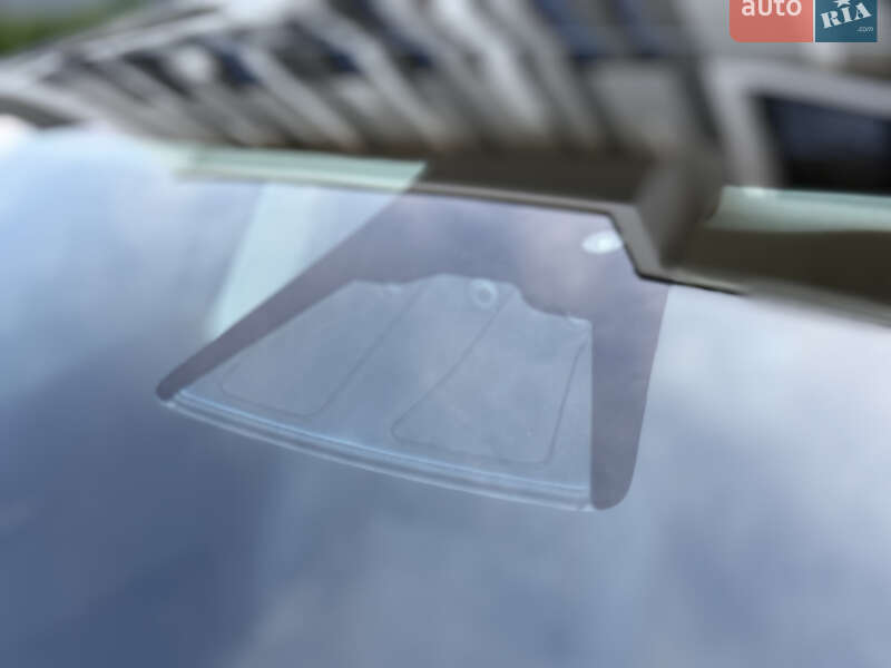 Седан Tesla Model 3 2023 в Стрию