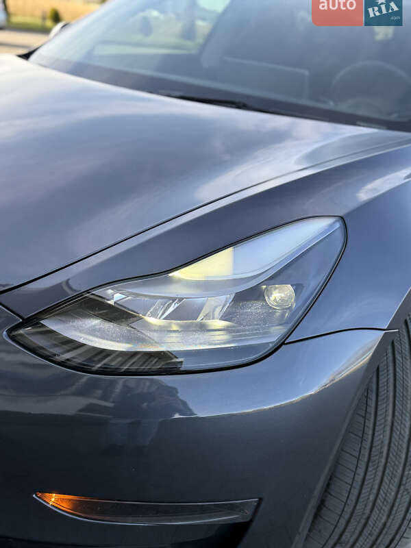 Седан Tesla Model 3 2023 в Стрию