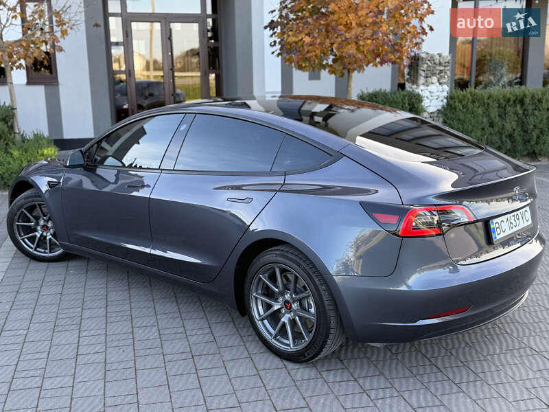Седан Tesla Model 3 2023 в Стрию