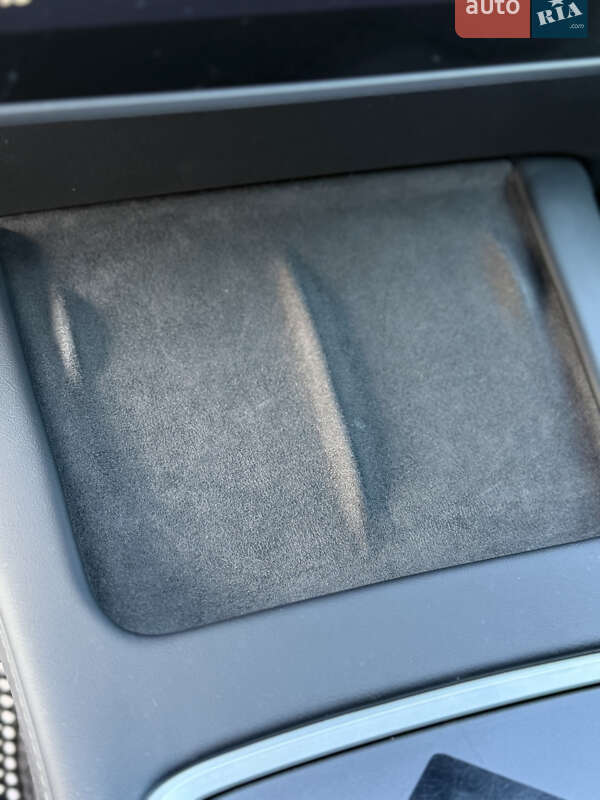 Седан Tesla Model 3 2023 в Стрию