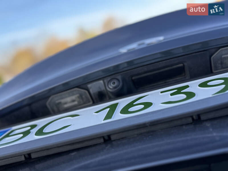 Седан Tesla Model 3 2023 в Стрию