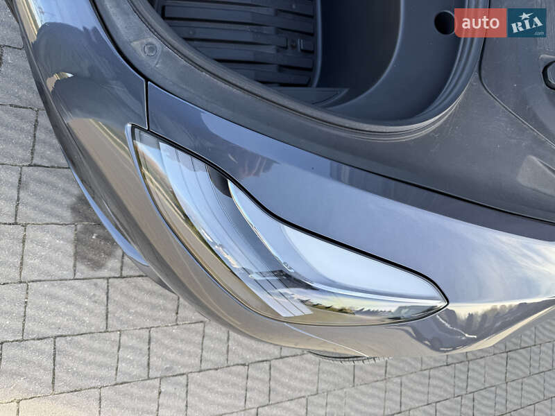 Седан Tesla Model 3 2023 в Стрию