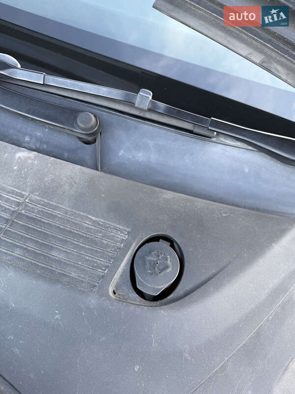 Седан Tesla Model 3 2023 в Стрию