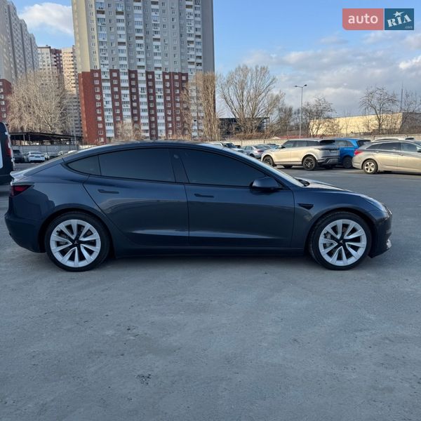Седан Tesla Model 3 2022 в Киеве