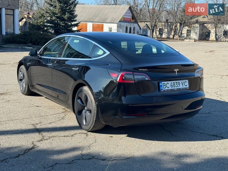 Седан Tesla Model 3 2019 в Благовіщенську