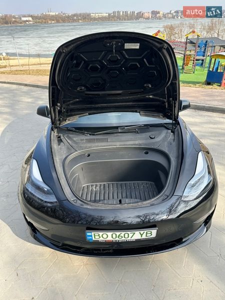 Седан Tesla Model 3 2022 в Тернополі