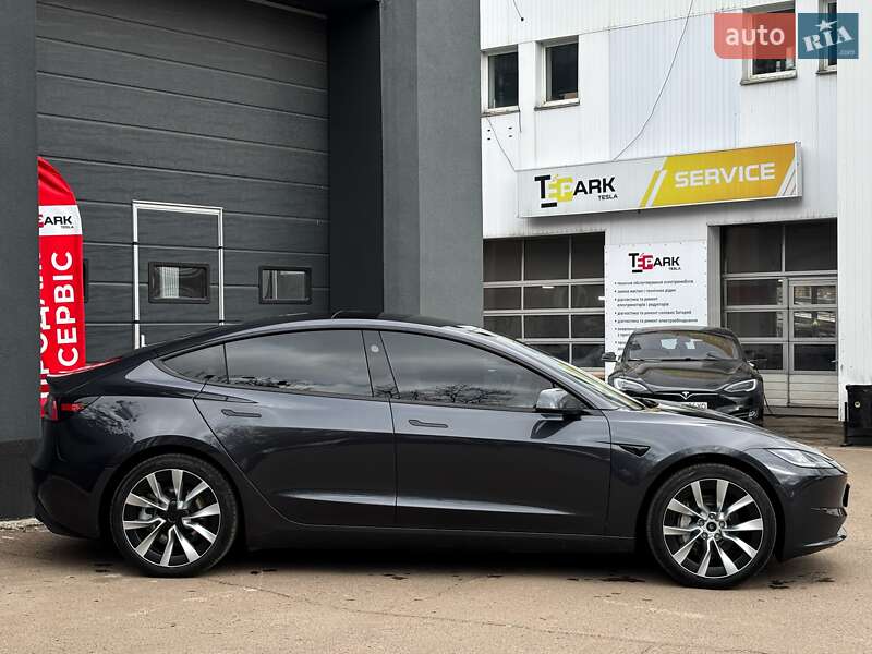 Седан Tesla Model 3 2024 в Киеве