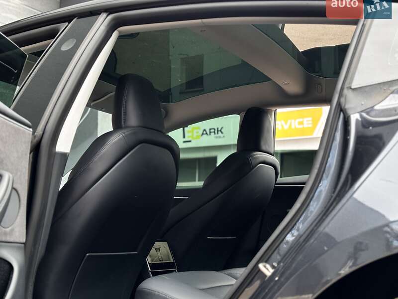 Седан Tesla Model 3 2024 в Киеве