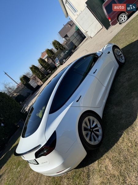 Седан Tesla Model 3 2022 в Львові