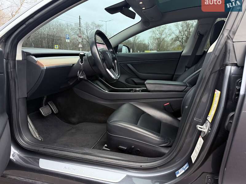 Седан Tesla Model 3 2018 в Киеве