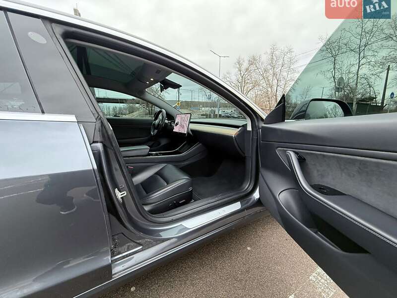 Седан Tesla Model 3 2018 в Киеве