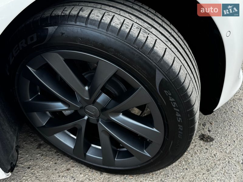 Седан Tesla Model 3 2019 в Николаеве