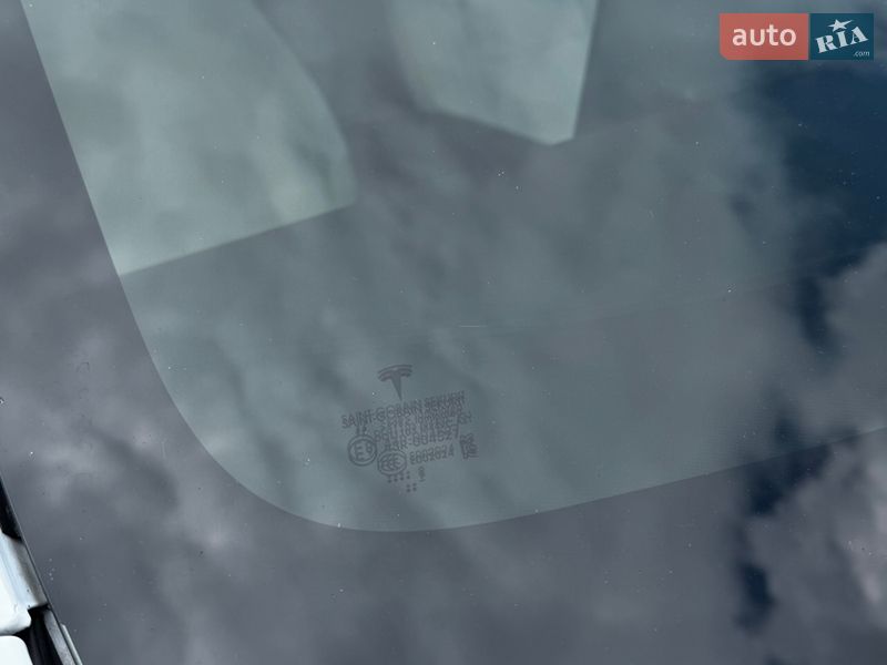 Седан Tesla Model 3 2019 в Николаеве